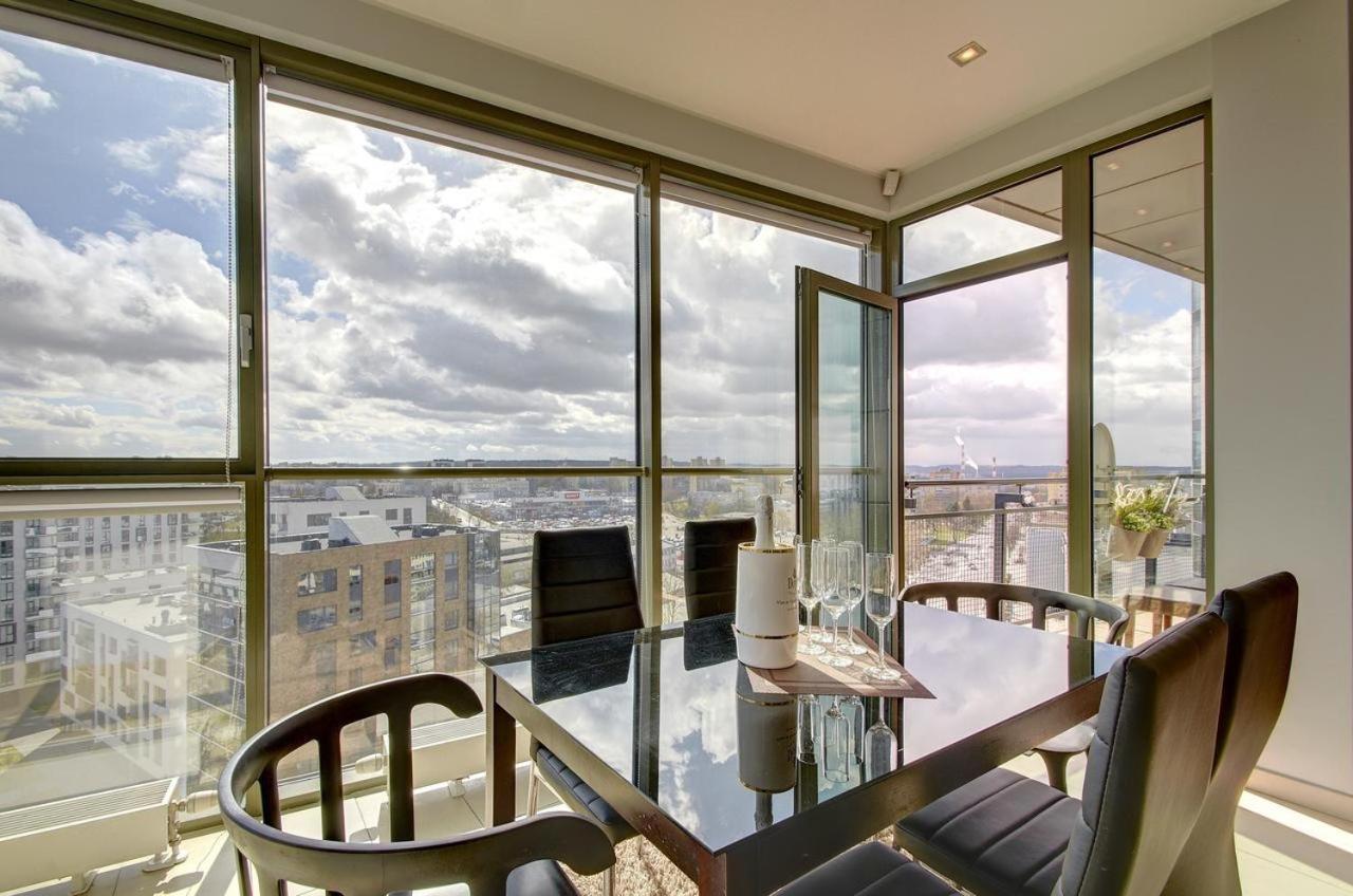 Helios Luxury Apartment In Vilnius Skyscraper Εξωτερικό φωτογραφία