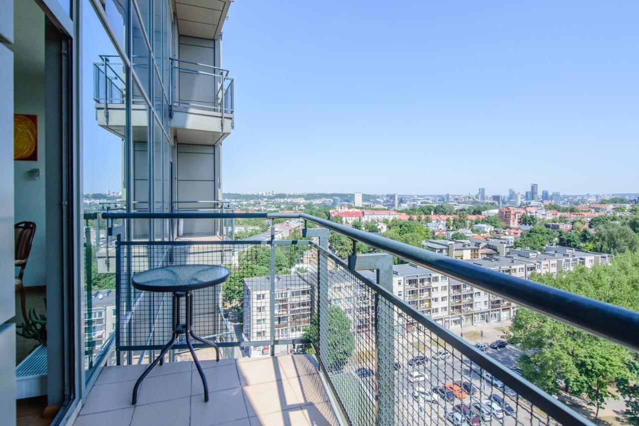 Helios Luxury Apartment In Vilnius Skyscraper Εξωτερικό φωτογραφία