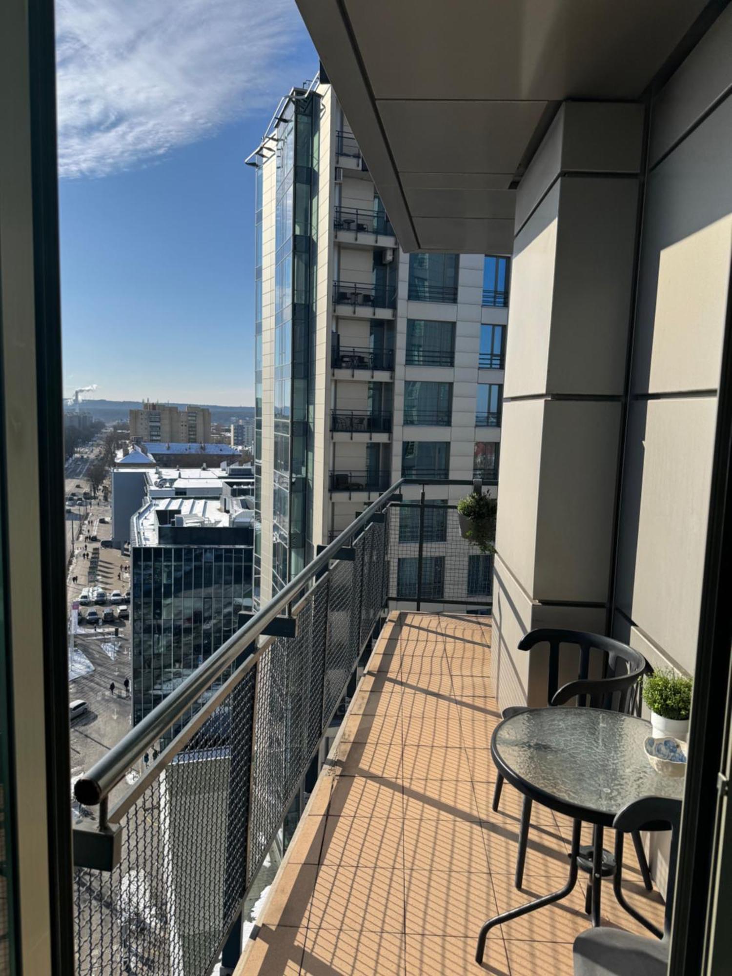 Helios Luxury Apartment In Vilnius Skyscraper Εξωτερικό φωτογραφία
