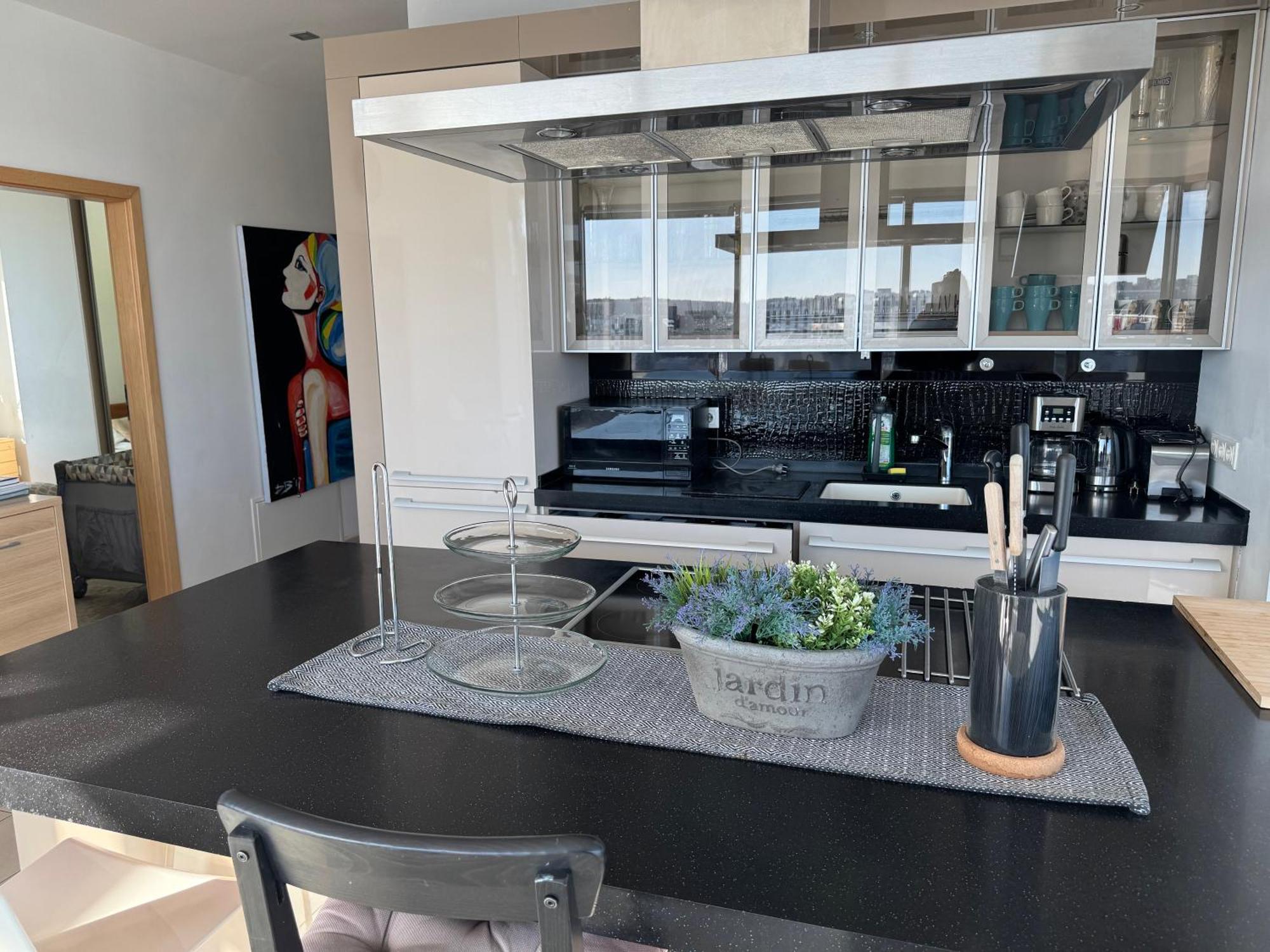 Helios Luxury Apartment In Vilnius Skyscraper Εξωτερικό φωτογραφία